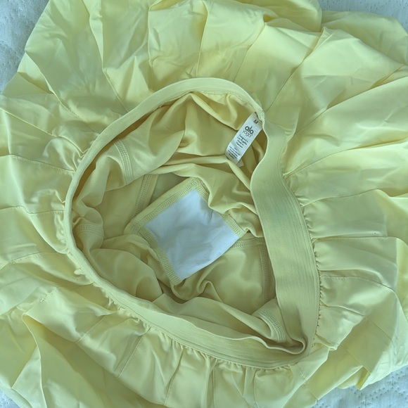 ALO Cropped buttercup polo and tennis skirt - Picture 5 of 8